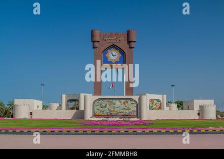 Clock Tower Burj al Sahwa am Rusayl-Kreisverkehr in Muscat, Oman Stockfoto