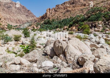 Massive Felsbrocken im Wadi Tiwi Valley, Oman Stockfoto