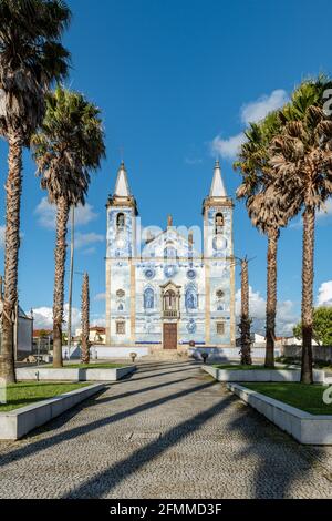 Kirche Santa Marinha in Cortegaca - Ovar, Portugal. Blick auf die Dekoration von Azulejo. Stockfoto