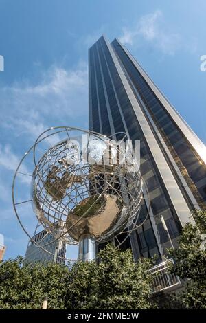 Trump International Hotel and Tower mit Globe am Columbus Circle, NYC, USA Stockfoto