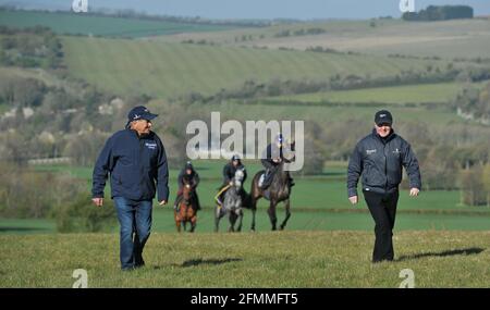 L2R Bob Champion mit Rennpferdetrainer Jonjo O'Neill. Grand National gewann den Jockey Bob Champion auf seinem Wohltätigkeitsspaziergang im Jackdaws Castle Stockfoto