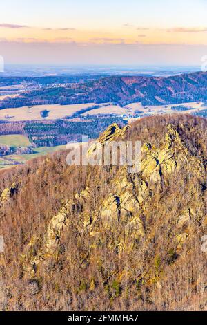 Granitfelsen von Oresnik im Isergebirge Stockfoto