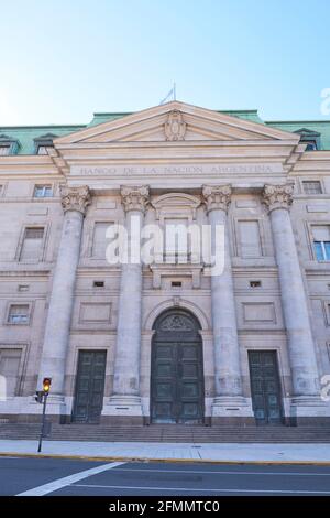 Buenos Aires, Argentinien; 24. Januar 2021: Fassade des Hauptquartiers der Banco de la Nacion Argentina, Argentine Nation Bank, ein neoklassischer Bogen Stockfoto