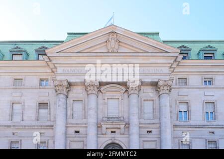 Buenos Aires, Argentinien; 24. Januar 2021: Fassade des Hauptquartiers der Banco de la Nacion Argentina, Argentine Nation Bank, ein neoklassischer Bogen Stockfoto