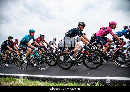 Guarene, Italien. 10. Mai 2021. Während der dritten Etappe des Radrennens Giro d'Italia 2021 in Guarene, 190 km zwischen Biella und Canale, Piemont, am 10. Mai 2021. Quelle: Pacific Press Media Production Corp./Alamy Live News Stockfoto