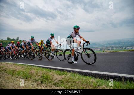 Guarene, Italien. 10. Mai 2021. Während der dritten Etappe des Radrennens Giro d'Italia 2021 in Guarene, 190 km zwischen Biella und Canale, Piemont, am 10. Mai 2021. Quelle: Pacific Press Media Production Corp./Alamy Live News Stockfoto