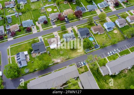 Blick aus der Höhe einer amerikanischen Kleinstadt Dächer in der Stadt Bensalem, Pennsylvania, USA Stockfoto