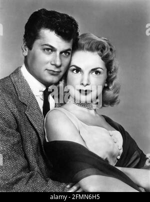 TONY CURTIS und seine Frau JANET LEIGH um 1955 Porträt Werbung für Universal Pictures Stockfoto