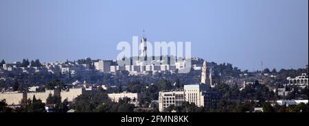 Ein weiter Blick auf den Campus der Hebräischen Universität auf Mt. Scopus in Jerusalem. Stockfoto