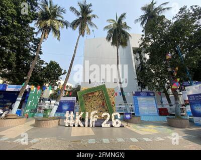 KALKUTTA, INDIEN - 09. Jan 2021: Kalkutta Internationales Filmfestival in Nandan, kalkutta. Skulptur der alten Filmkamera. Stockfoto