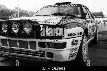 SAN MARI, SAN MARINO - 28. Okt 2017: SAN MARINO, SAN MARINO - OTT 21 - 2017 : LANCIA DELTA EVO HF alter Rennwagen Rallye DIE LEGENDE 2017 der berühmte SAN Stockfoto