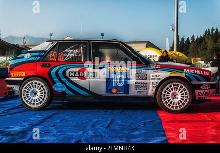 SAN MARINO, SAN MARINO - 28. Okt 2017: SAN MARINO, SAN MARINO - OTT 21 - 2017 : LANCIA DELTA EVO HF alter Rennwagen Rallye DIE LEGENDE 2017 der berühmte SA Stockfoto