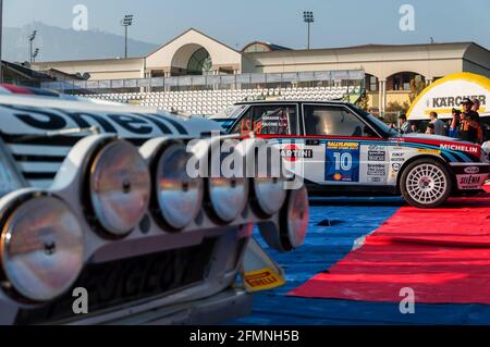 SAN MARINO, SAN MARINO - 28. Okt 2017: SAN MARINO, SAN MARINO - OTT 21 - 2017 : LANCIA DELTA EVO HF alter Rennwagen Rallye DIE LEGENDE 2017 der berühmte SA Stockfoto