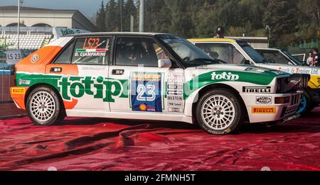 SAN MARI, SAN MARINO - 28. Okt 2017: SAN MARINO, SAN MARINO - OTT 21 - 2017 : LANCIA DELTA EVO HF alter Rennwagen Rallye DIE LEGENDE 2017 der berühmte SAN Stockfoto