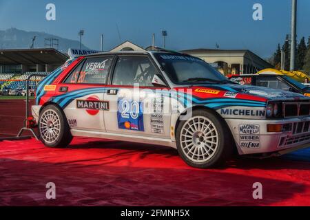 SAN MARINO, SAN MARINO - 28. Okt 2017: SAN MARINO, SAN MARINO - OTT 21 - 2017 : LANCIA DELTA EVO HF alter Rennwagen Rallye DIE LEGENDE 2017 der berühmte SA Stockfoto