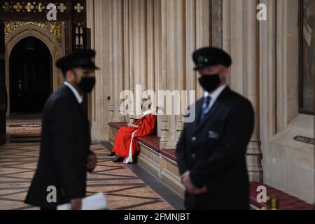 Die Menschen in der Central Lobby vor der Eröffnung des Parlaments im House of Lords im Palace of Westminster in London. Bilddatum: Dienstag, 11. Mai 2021. Stockfoto