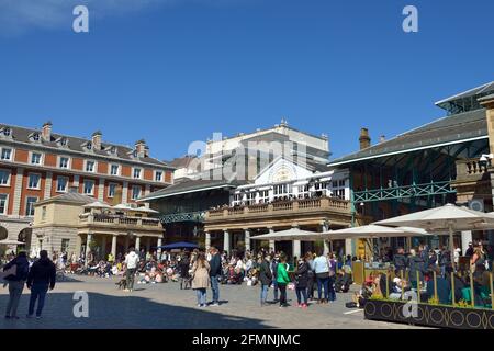 Punch & Judy und Covent Garden piazza, Covent Garden Market, Henrietta Street, West End, London, Vereinigtes Königreich Stockfoto