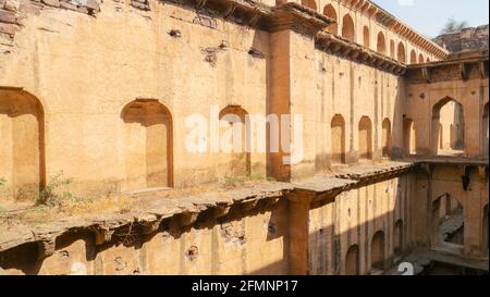 Schöne Aussicht auf Neemrana Fort-Palace in Rajasthan, Indien Stockfoto