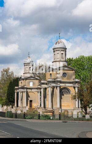 Mistley Towers, Ansicht der zwei von Robert Adam entworfenen Türme aus dem Jahr 1776, ehemals Teil einer großen Kirche, Mistley, Essex, England, Großbritannien Stockfoto