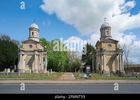 Mistley Towers, Ansicht der zwei von Robert Adam entworfenen Türme aus dem Jahr 1776, ehemals Teil einer großen Kirche, Mistley, Essex, England, Großbritannien Stockfoto