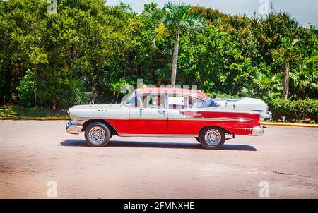 CAYO SANTA MARIA, KUBA - 8. AUGUST 2016: Amerikanischer Oldtimer in Kuba, 8,2016. August. Stockfoto