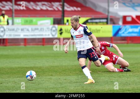 Lloyd Isgrove von Bolton bricht sich aus, um ihr viertes Tor während der Sky Bet League zwei Spiel zwischen Crawley Town und Bolton Wanderers im People's Pension Stadium , Crawley , UK - 8. Mai 2021 NUR FÜR REDAKTIONELLE VERWENDUNG Keine Verwendung mit nicht autorisierten Audio-, Video-, Daten-, Fixture-Listen, club/League-Logos oder „Live“-Services. Online-in-Match-Nutzung auf 120 Bilder beschränkt, keine Videoemulation. Keine Verwendung in Wetten, Spielen oder Veröffentlichungen für einzelne Vereine/Vereine/Vereine/Spieler Stockfoto