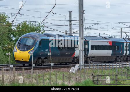 Avanti Pendolino Kippzug an der Kreuzung Winwick. Stockfoto