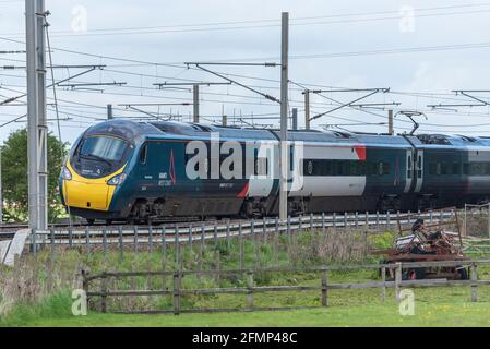 Avanti Pendolino Kippzug an der Kreuzung Winwick. Stockfoto