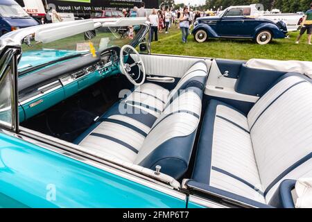 Innenraum des Vintage Blue 1964 Cabriolet Ford Galaxy 500 auf der Stars & Stripes American Classic Car Show Stockfoto