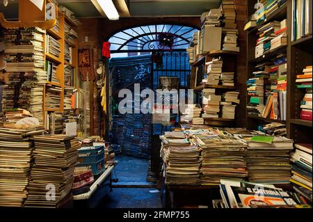 Buchhandlung Acqua Alta, Venedig, Venetien, Italien, Europa Stockfoto