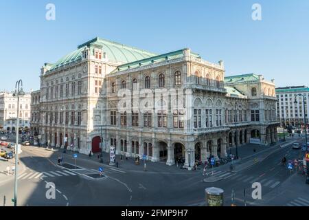 Wien, Österreich - 30-06-2019: Wiener Staatsoper an einem Sommertag. Stockfoto