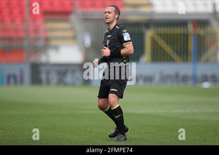 Monza, 10. Mai 2021. Der Schiedsrichter Luca Pairetto während des Spiels der Serie B im U-Power Stadium, Monza. Bildnachweis sollte lauten: Jonathan Moscrop / Sportimage Stockfoto