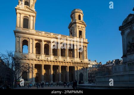 Kirche Saint-Sulpice / Église Saint-Sulpice in Paris, Frankreich. Stockfoto