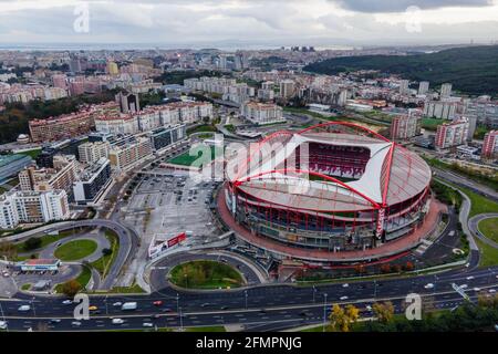 Lissabon, Portugal - 15. Dezember 2020: Luftaufnahme des Estadio Sport Lisboa e Benfica von oben, Lissabon, Portugal. Stockfoto