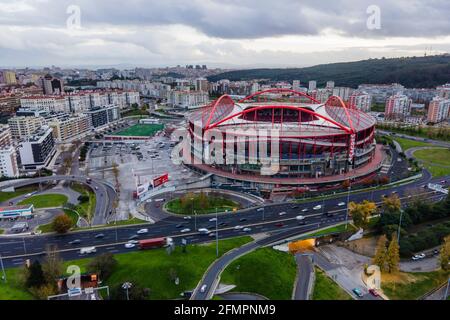 Lissabon, Portugal - 15. Dezember 2020: Luftaufnahme des Estadio Sport Lisboa e Benfica von oben, Lissabon, Portugal. Stockfoto