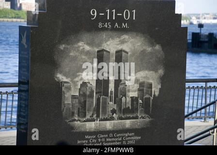 NEW YORK CITY, VEREINIGTE STAATEN - 24. Mai 2015: 11. September Gedenkstätte am Hudson River erbaut an der Wasserfront von Hoboken Stockfoto