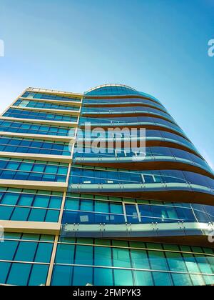 MAILAND, ITALIEN - 28. APRIL 2017: Palazzo AXA Wolkenkratzer an der Porta Nuova in Mailand, Italien. Das Gebäude wurde von Goring & Straja Architects im Jahr 2012 entworfen. Stockfoto