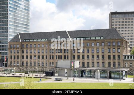 Düsseldorf, Deutschland. Mai 2021. Die Staatskanzlei in Düsseldorf, Sitz des Ministerpräsidenten von Nordrhein-Westfalen. Quelle: Oliver Berg/dpa/Alamy Live News Stockfoto