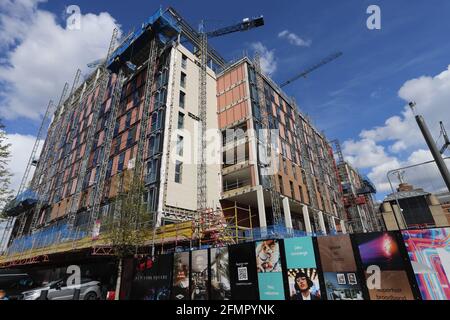 Auf dem New York Square, einem 16-stöckigen Gebäude in Quarry Hill in Leeds, West Yorkshire, werden Bauarbeiten durchgeführt Stockfoto