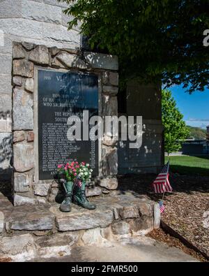 Gedenkstätte zur Anerkennung der Vietnam war Veterans of Haywood County, die das ultimative Opfer vor dem Gerichtsgebäude in Waynesville, Nord, gebracht haben Stockfoto