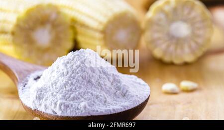 Maisstärke ist das Maismehl, das beim Kochen zur Zubereitung von Cremes als Verdickungsmittel verwendet wird Stockfoto