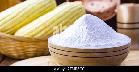 Maisstärke ist das Maismehl, das beim Kochen zur Zubereitung von Cremes als Verdickungsmittel verwendet wird Stockfoto