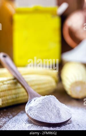 Maisstärke ist das Maismehl, das beim Kochen zur Zubereitung von Cremes als Verdickungsmittel verwendet wird Stockfoto