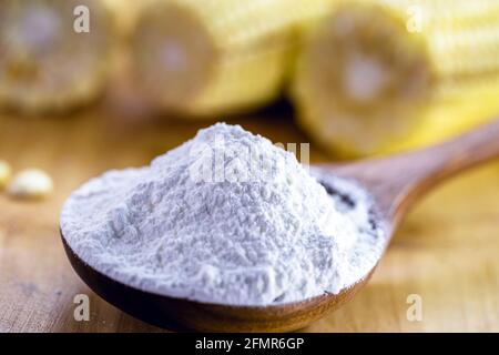 Maisstärke ist das Maismehl, das beim Kochen zur Zubereitung von Cremes als Verdickungsmittel verwendet wird Stockfoto