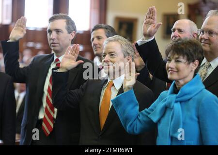 Der texanische Senator Don Huffines wird am 13. Januar 2015 im Senat von Texas vereidigt. Huffines diente bis 2020. Im Mai 2021 kündigte er seine Kandidatur für den Gouverneur von Texas an; er wird die Regierung herausfordern. Greg Abbott im republikanischen Primary 2022. ©Bob Daemmrich Stockfoto