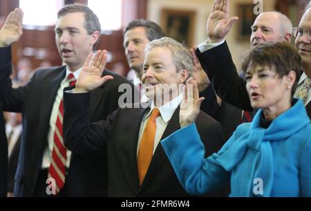 Der texanische Senator Don Huffines wird am 13. Januar 2015 im Senat von Texas vereidigt. Huffines diente bis 2020. Im Mai 2021 kündigte er seine Kandidatur für den Gouverneur von Texas an; er wird die Regierung herausfordern. Greg Abbott im republikanischen Primary 2022. ©Bob Daemmrich Stockfoto