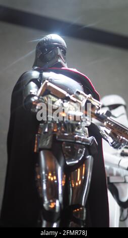 Bangkok, Thailand. April 30 2018. Star Wars-Figur. Kapitän Phasma steht und seine Waffe. Kapitän Phasma Spielzeug Figuren Figuren Modell. Starwars Hasbr Stockfoto