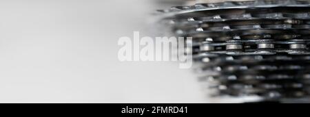 Fahrradritzel und Kette Draufsicht mit weißem Raum Stockfoto