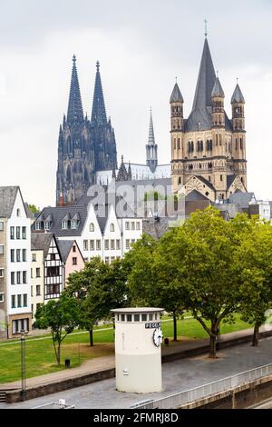 Der Kölner Dom und die Kirche Gross St. Martin in Köln Stockfoto