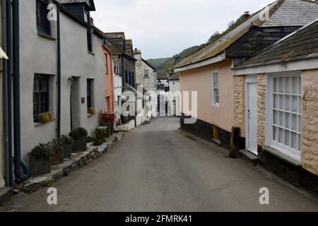 Port Issac blickt auf die Fore Street North Cornwall England Großbritannien Stockfoto